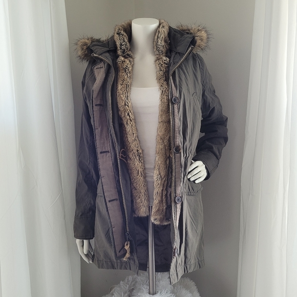 Abercrombie & Fitch Faux Shearling Lined Parka - Picture 4 of 9